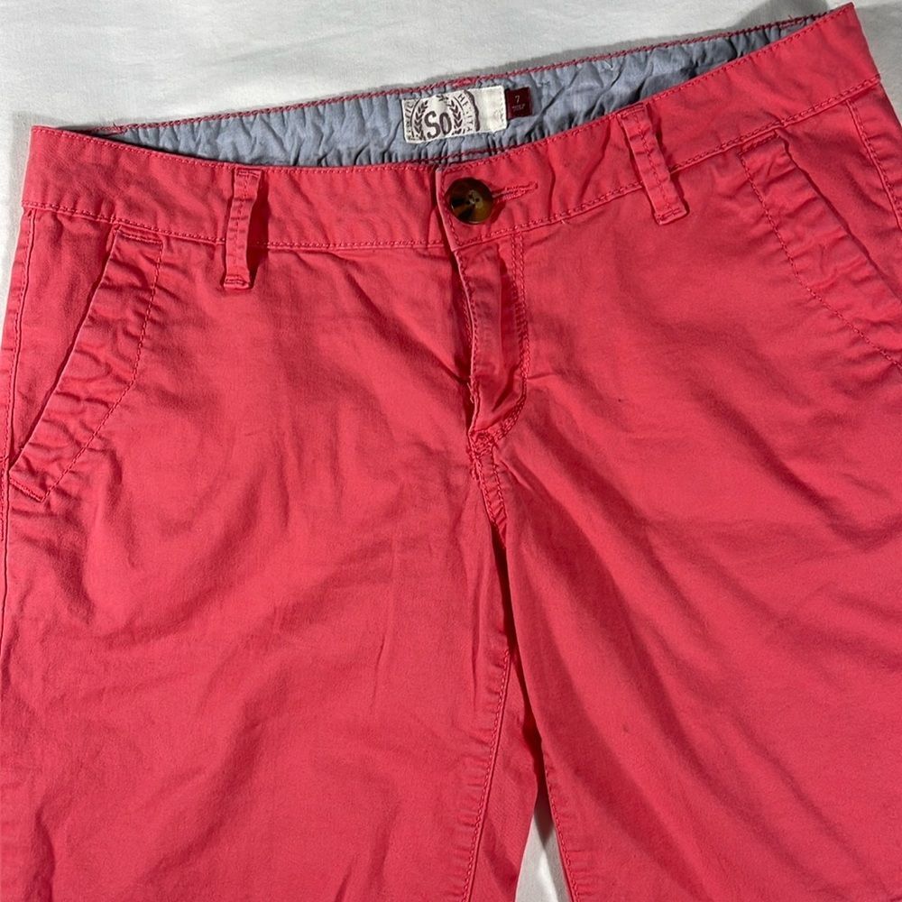 SO womens coral pink flat front 8.5" inseam chino shorts - size 7